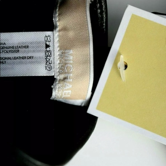 NWT Michael Kors Lambskin Leather Logo Touch Screen Gloves Black Buttery soft M - Picture 11 of 11